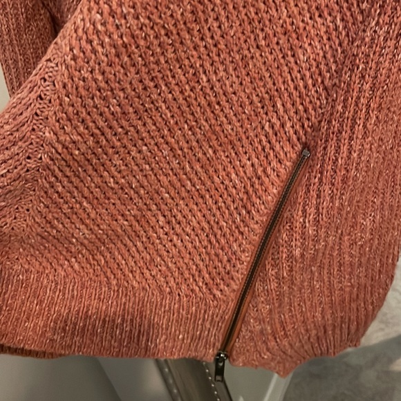cozy sweater, side zipper sz L - Picture 4 of 5